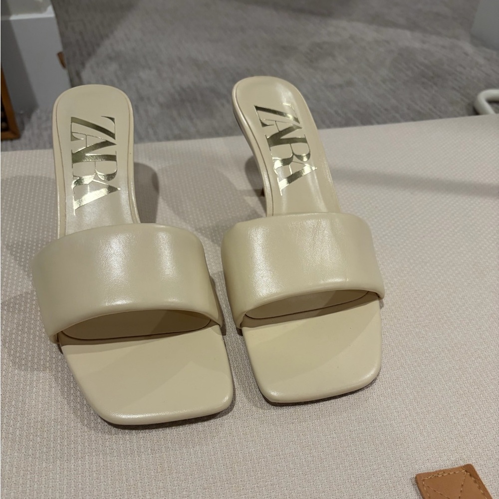 NWOT- Zara Beige Women's Mules